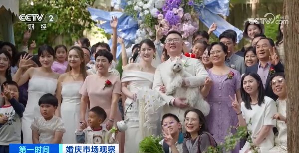 宏益配资 “五一”假期婚庆市场热 “甜蜜经济”升温带动婚庆用品热销