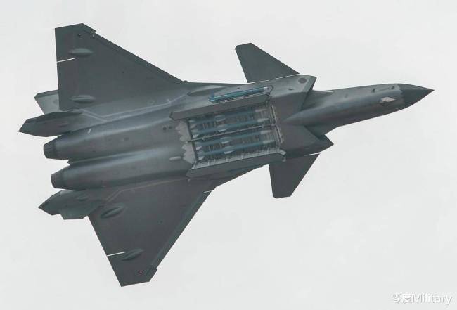 美军推动AIM-260导弹进入全速生产 应对远程威胁
